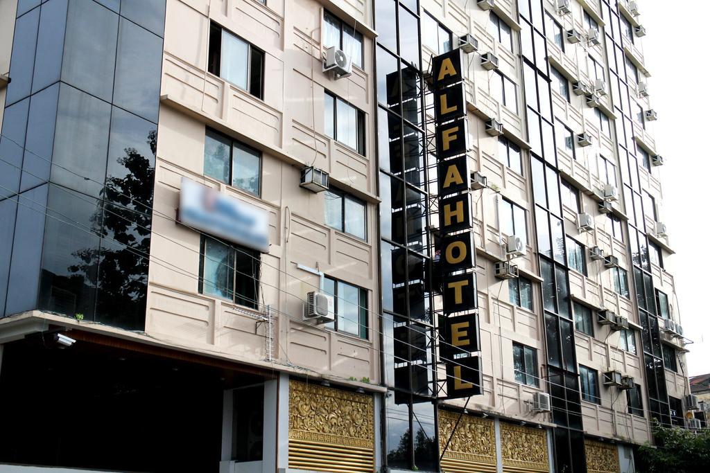 Alfa Hotel Rangoon Buitenkant foto