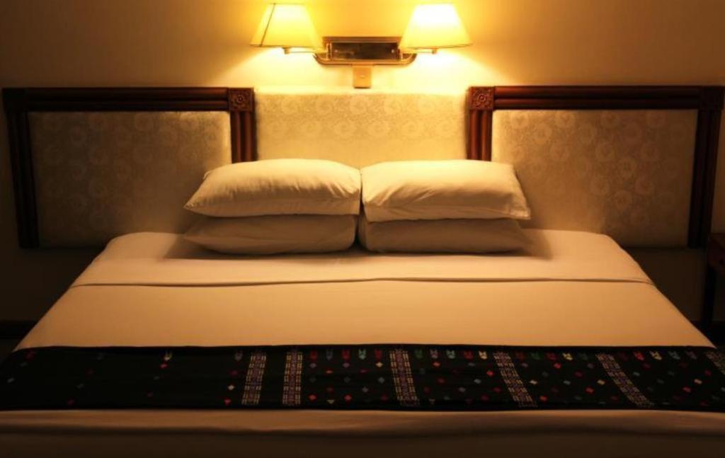 Alfa Hotel Rangoon Buitenkant foto