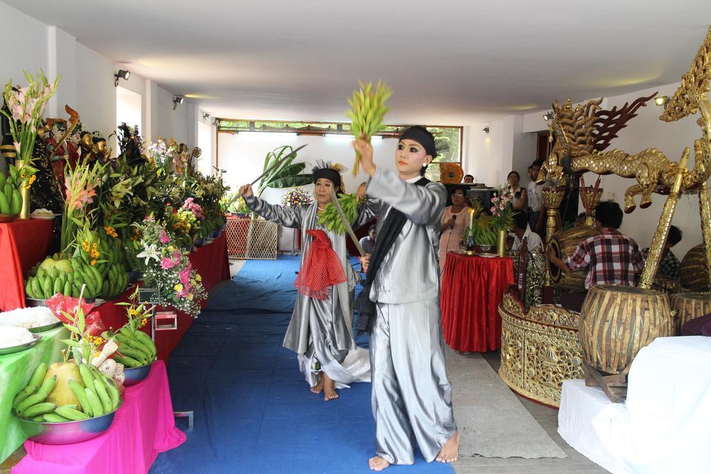 Alfa Hotel Rangoon Buitenkant foto