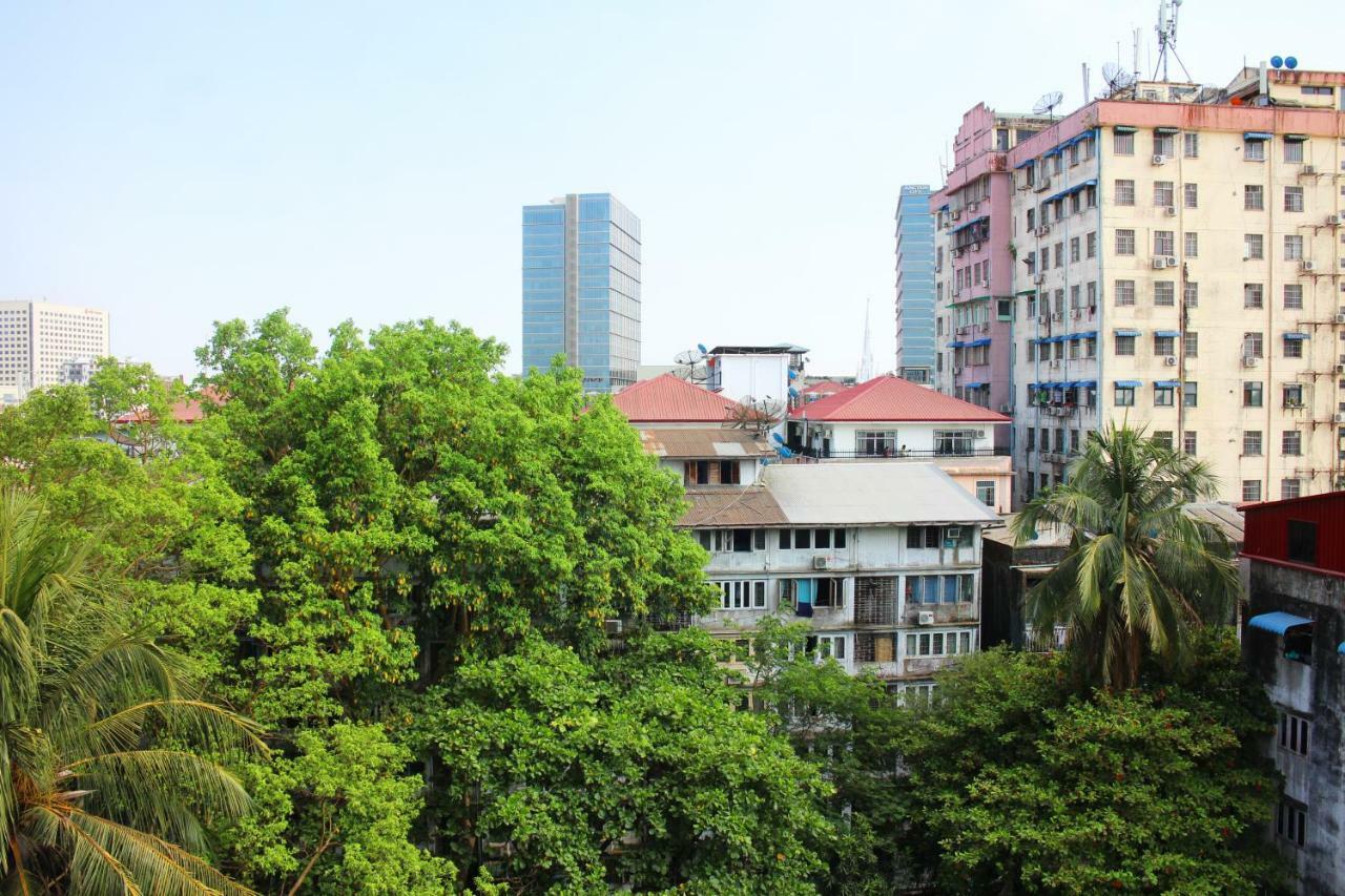 Alfa Hotel Rangoon Buitenkant foto