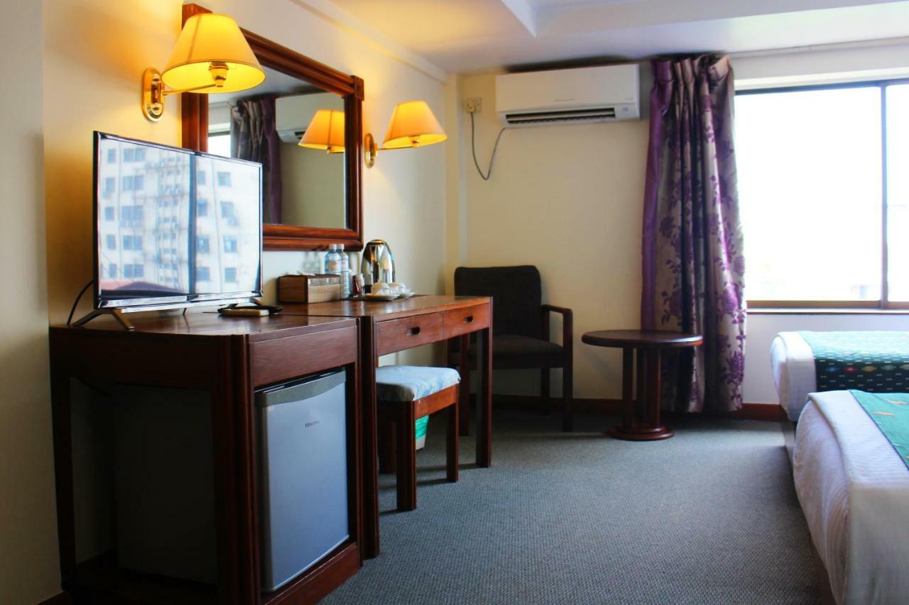 Alfa Hotel Rangoon Buitenkant foto