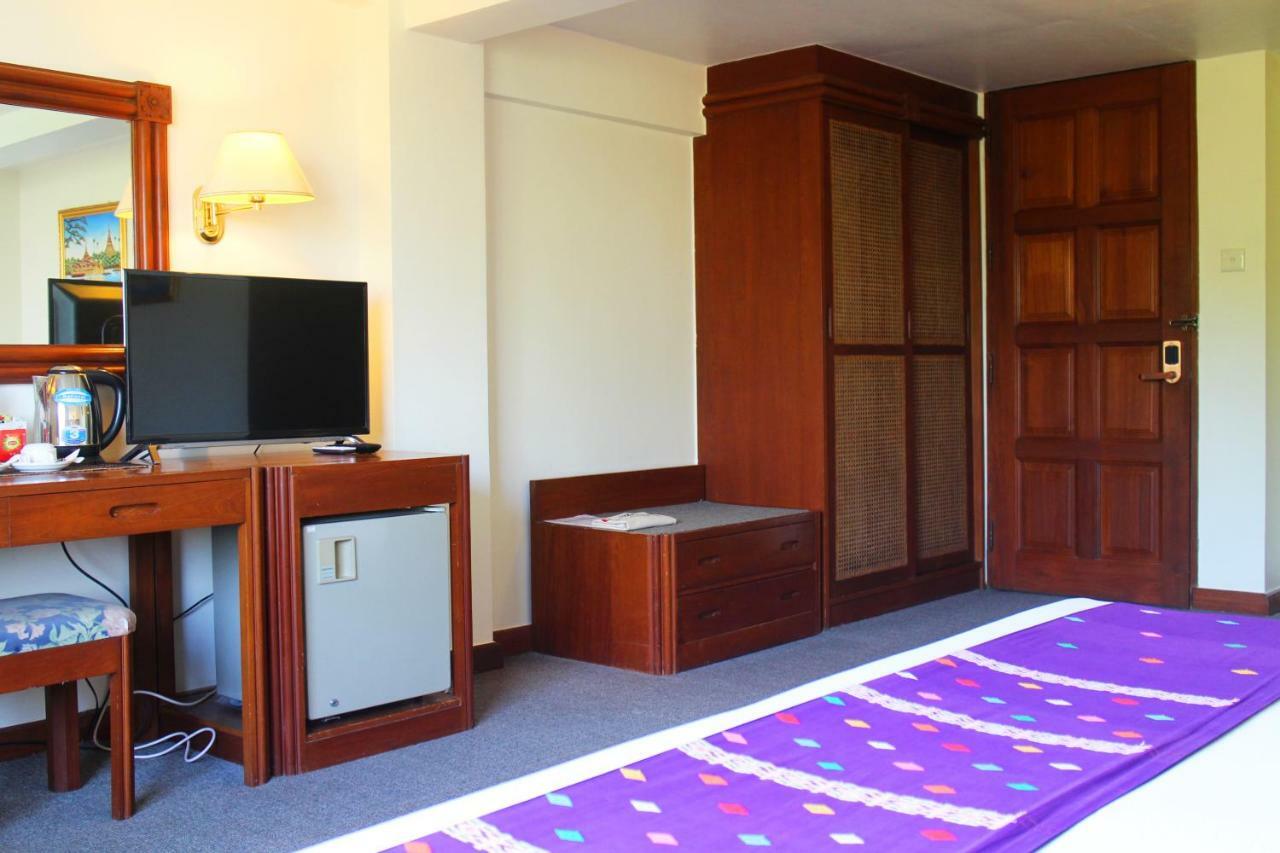Alfa Hotel Rangoon Buitenkant foto